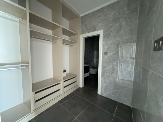 GİRNE MERKEZ'DE HAVUZLU SİTE İÇERİSİNDE SATILIK 3+1 PENTHOUSE !!