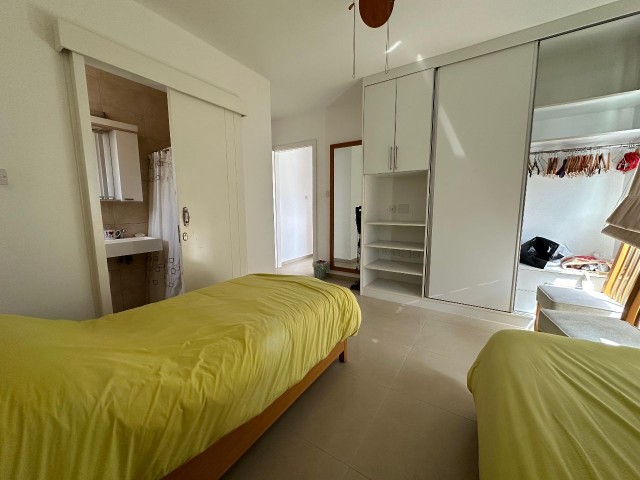 Girne Karaoğlanoğlu’nda Denize Sıfır Satılık 2+1 Penthouse