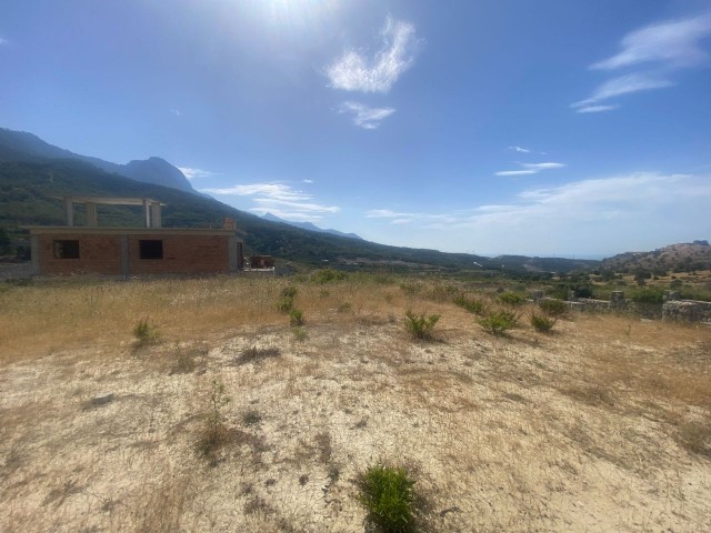 767 M2 GRUNDSTÜCK ZU VERKAUFEN MIT BERGBLICK IN GIRNE ARAPKOY!!