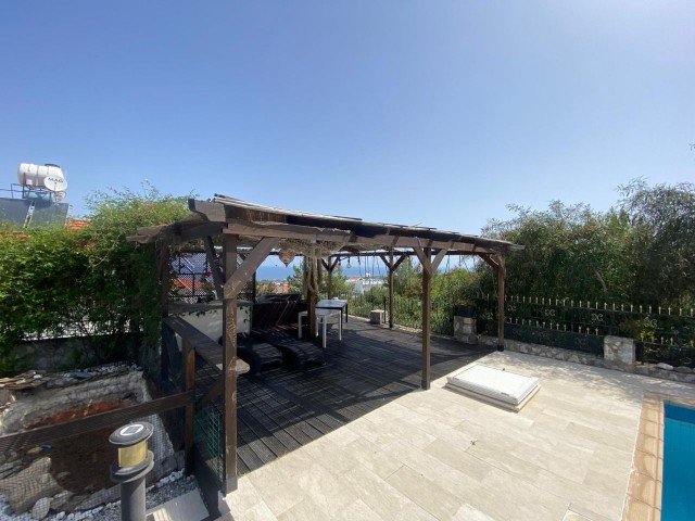 3+1 AUTHENTISCHE VILLA MIT BERG- UND MEERBLICK IN ÇATALKÖY, GIRNE!!