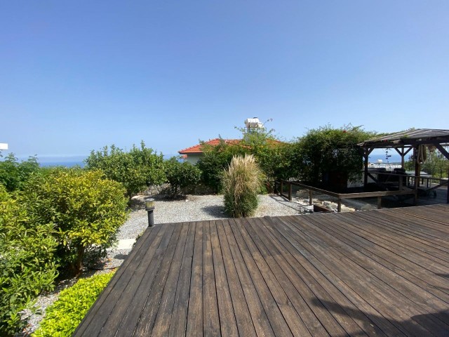 3+1 AUTHENTISCHE VILLA MIT BERG- UND MEERBLICK IN ÇATALKÖY, GIRNE!!