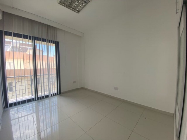 GİRNENİN EN GÖZDE YERİNDE 2+1 LÜX SATILIK DAİRE