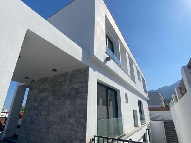 UNSERE 5+2 MODERNE ARCHITEKTONISCHE VILLA ZUM VERKAUF WARTET SIE IN DER EINZIGARTIGEN SCHÖNHEIT VON KYRENIA BELLAPAIS