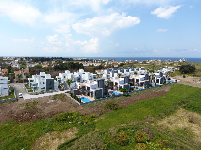 PEACEFUL 4+1/3+1 VILLAS, 400 METERS FROM THE SEA, IN KYRENIA KARŞIYAKA