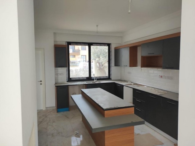 Alsancak Havuzlu Satılık 3+1 Villa