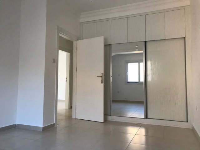 GİRNE BOĞAZDA TÜRK KOÇANLI  3+1 SATILIK DAİRE