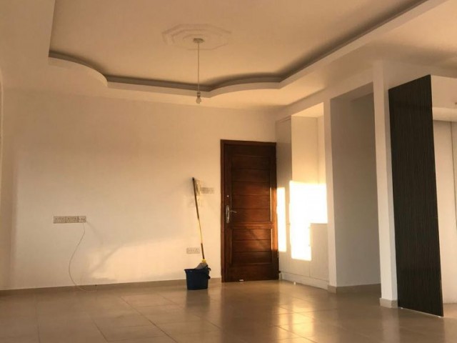 GİRNE BOĞAZDA TÜRK KOÇANLI  3+1 SATILIK DAİRE