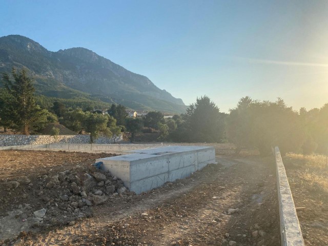 VILLA ZUM VERKAUF MIT PRIVATER UND GROSSER WOHNFLÄCHE AUF 4800 M2 GRUNDSTÜCK IN GIRNE LAPT