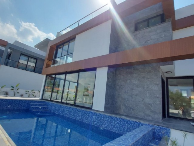 Luxuriöse 4+1-Villa mit privatem Pool zum Verkauf in Çatalköy, Kyrenia