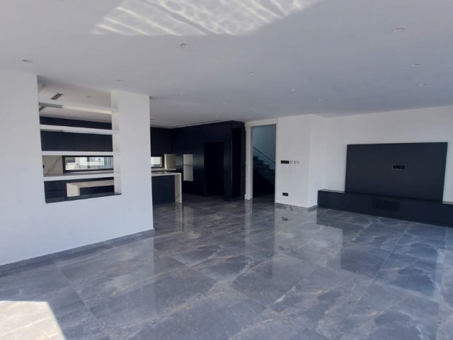 Luxuriöse 4+1-Villa mit privatem Pool zum Verkauf in Çatalköy, Kyrenia