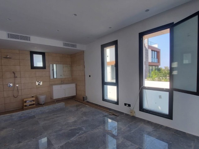 Girne Çatalköyde Özel Havuzlu Lüx Satılık 4+1 Villa