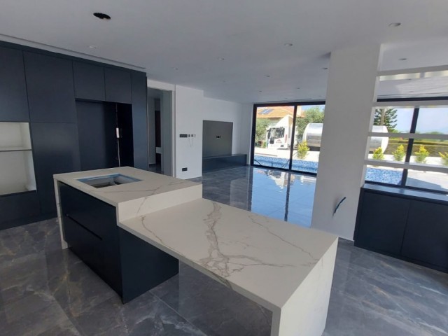 Luxuriöse 4+1-Villa mit privatem Pool zum Verkauf in Çatalköy, Kyrenia