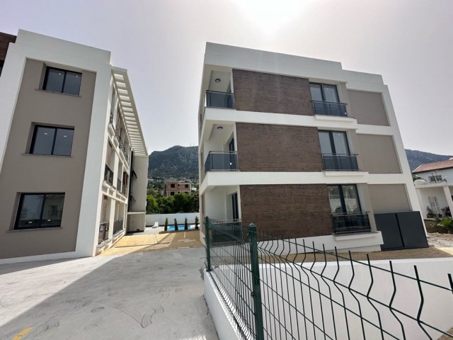 LUXUSWOHNUNG MIT 3+1 DACHNUTZFLÄCHE IN KYRENIA LAPTADA MIT MEERBLICK, fußläufig zu den Stränden