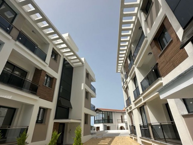 LUXUSWOHNUNG MIT 3+1 DACHNUTZFLÄCHE IN KYRENIA LAPTADA MIT MEERBLICK, fußläufig zu den Stränden