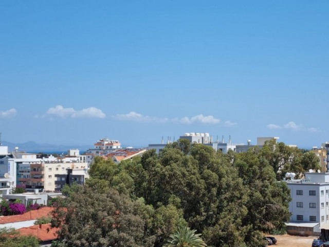 2+1 Wohnung zum Verkauf im Zentrum von Famagusta, direkt hinter dem Lemar Markt ** 