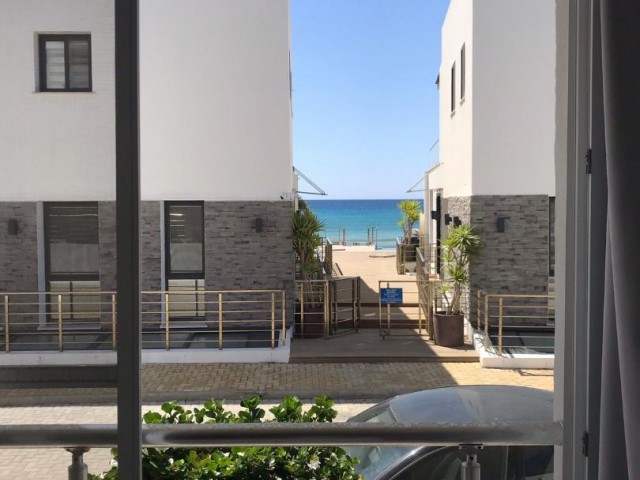 CAESAR BEACHTE IS A 2+1 FULLY FURNISHED GROUND FLOOR APARTMENT 20 METERS FROM THE SEA ** 