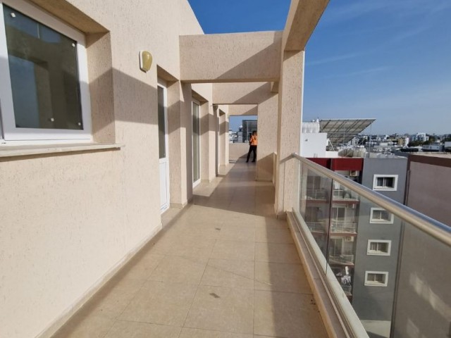 PENTHOUSE-WOHNUNG IN FAMAGUSTA ZU EINEM UNGLAUBLICHEN PREIS ** 