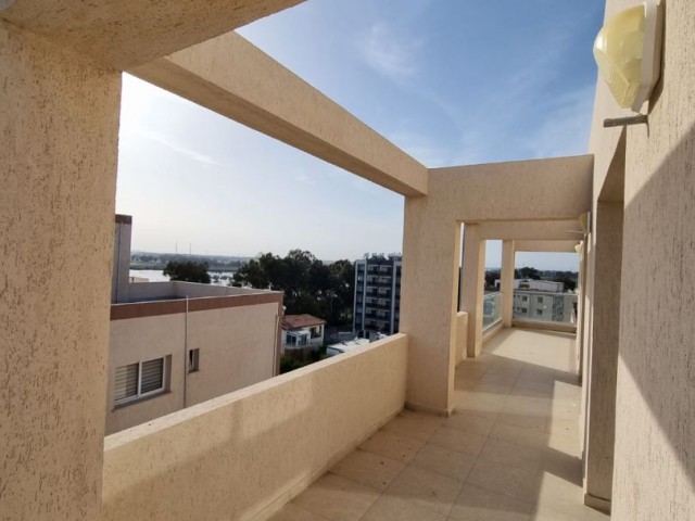 MAĞUSADA İNANILMAZ FİYATA PENTHOUSE DAİRE