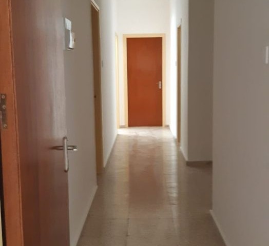 SEHR SAUBER 3+1 WOHNUNG ZU VERMIETEN IN FAMAGUSTA GÜLSERENDE ** 