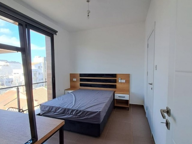 IM ZENTRUM VON FAMAGUSTA 2+1 WOHNUNG ZU VERMIETEN ** 