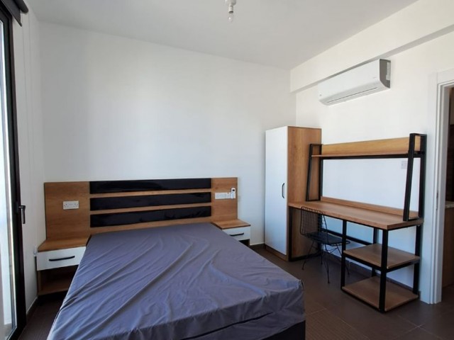 IM ZENTRUM VON FAMAGUSTA 2+1 WOHNUNG ZU VERMIETEN ** 