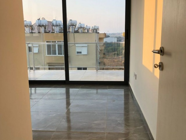 MAĞUSA MERKEZDE DENİZ MANZARRALI SIFIR 2+1 SATILIK DAİRE