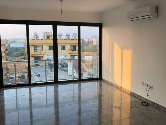 MAĞUSA MERKEZDE DENİZ MANZARRALI SIFIR 2+1 SATILIK DAİRE