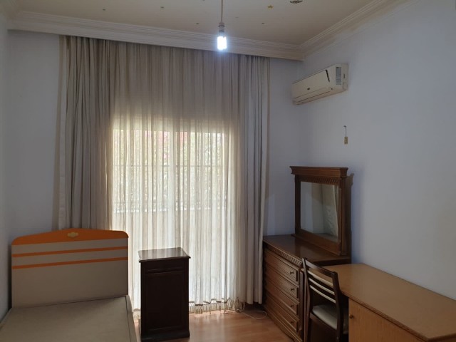 GAZİMAĞUSA MERKEZDE FULL EŞYALI 3+1 KİRALIK DAİRE