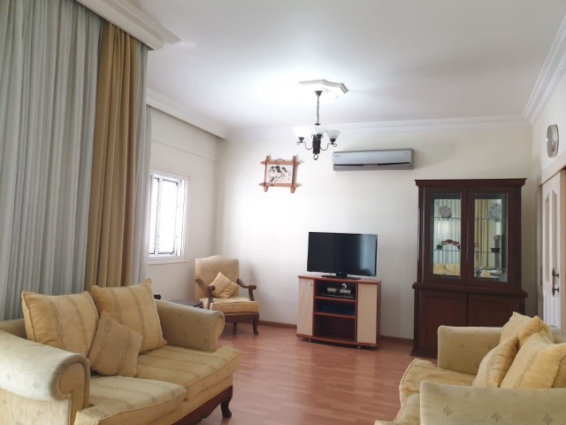 GAZİMAĞUSA MERKEZDE FULL EŞYALI 3+1 KİRALIK DAİRE