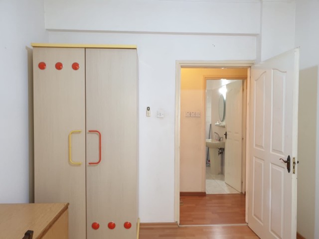 GAZİMAĞUSA MERKEZDE FULL EŞYALI 3+1 KİRALIK DAİRE