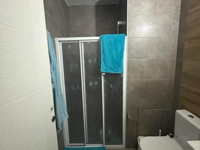 2+1 WOHNUNG ZUM VERKAUF AUF EINEM GRUNDSTÜCK MIT POOL IM ZENTRUM VON FAMAGUSTA