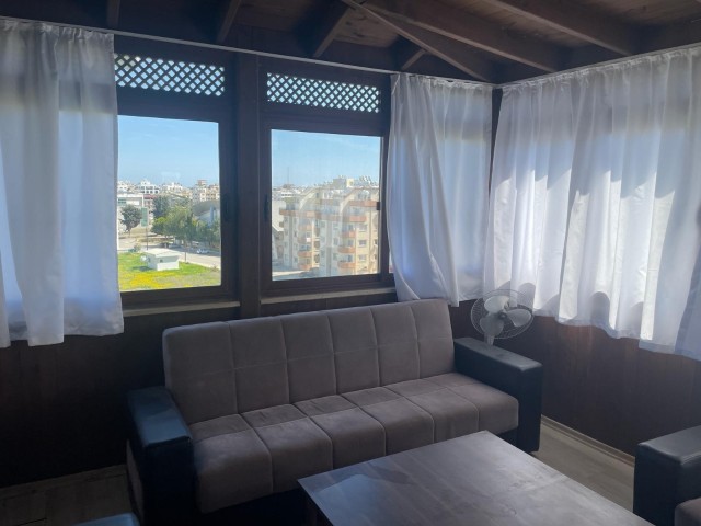 GAZİMAĞUSADA ÇOK İYİ KONUMDA FULL EŞYALI SATILIK PENTHOUSE 