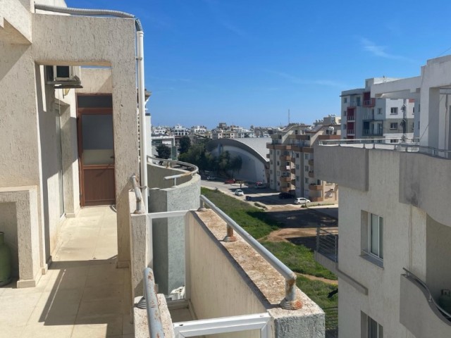 VOLLSTÄNDIG MÖBLIERTES PENTHOUSE ZUM VERKAUF IN SEHR GUTER LAGE IN FAMAGUSTA