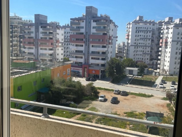 GAZİMAĞUSADA ÇOK İYİ KONUMDA FULL EŞYALI SATILIK PENTHOUSE 