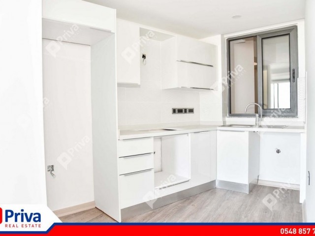 KIBRIS GİRNE MERKEZ'DE 2+1 DENİZ MANZARALI KİRALIK DAİRE