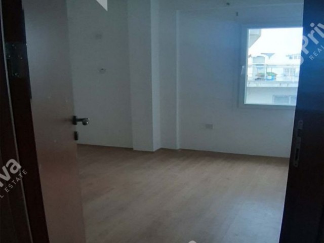 GİRNE MERKEZDE 3+1 SATILIK DAİRE