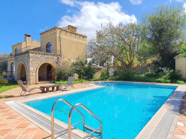 KYRENIA VILLA ZU VERMIETEN 3+1, SAME NECAT BRITISH SCHOOL, PRIVATER POOL, HEIZUNG, STEINHAUS MIT MEERBLICK