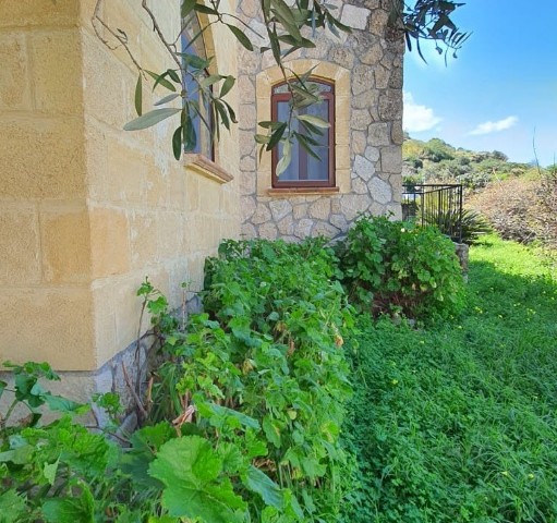 KYRENIA VILLA ZU VERMIETEN 3+1, SAME NECAT BRITISH SCHOOL, PRIVATER POOL, HEIZUNG, STEINHAUS MIT MEERBLICK