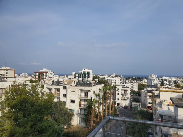 Gelegenheit !!!! Zypern Kyrenia 3 + 1 Wohnung zu verkaufen 135m2 Meerblick (offen für den Austausch von Wohnungen ) ** 