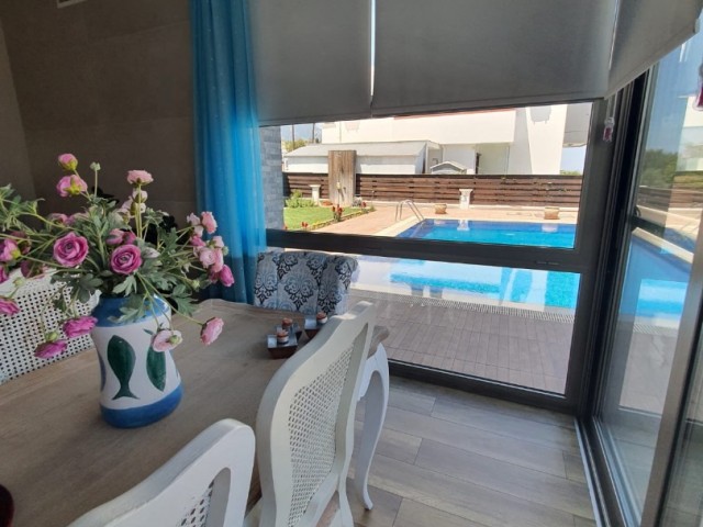 4+1 VILLA IN KYRENIA ALSANCAK MIT MEERBLICK, PRIVATEM POOL, VOR ORT, VOLL MÖBLIERT ** 