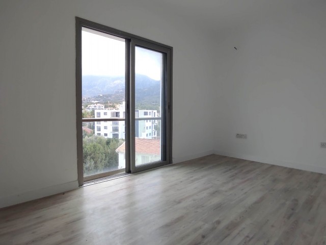 2+1 Wohnung mit Balkon und Blick im Zentrum von Kyrenia