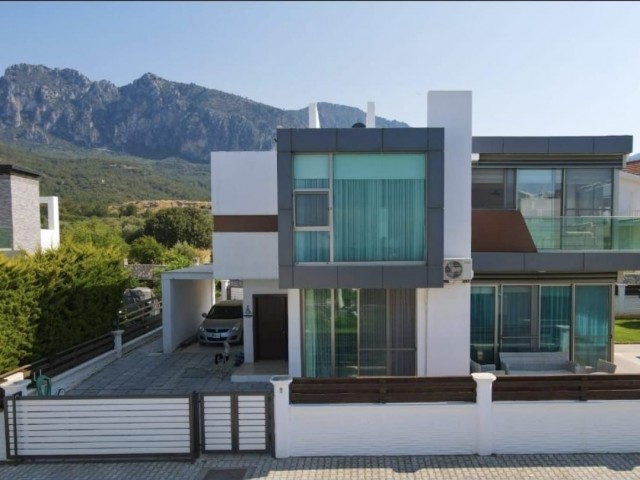 MÖBLIERTE 4+1-VILLA ZU VERMIETEN IN ZYPERN GIRNE ALSANCAK MIT MEERBLICK, PRIVATEM POOL, AUF EINEM GRUNDSTÜCK