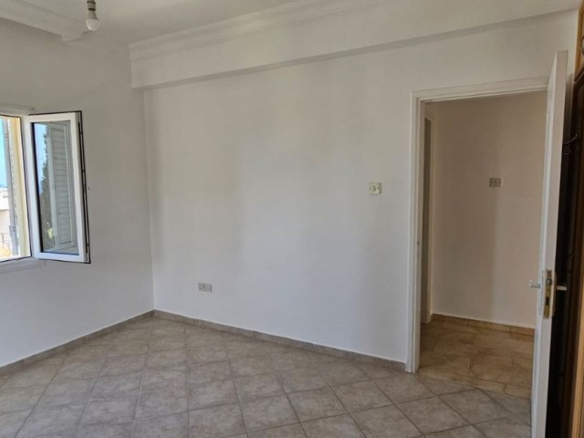 ZYPERN, YEŞİLTEPE 3+1 DUPLEX-VILLA ZU VERMIETEN, MIT PRIVATEM POOL, UNMÖBLIERT, KLIMAANLAGE, GROSSEM GARTEN UND MEERBLICK