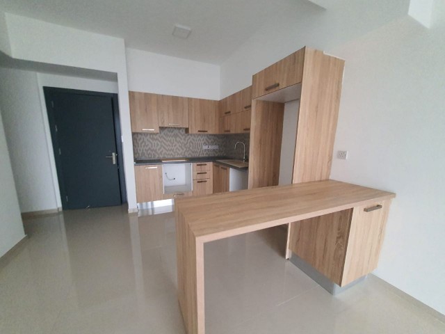 KIBRIS,LEFKOŞA HAMİTKÖY, SATILIK 2+1, GÜVENLİKLİ SİTEDE,1000m2 BAHÇE,ÜNİVERSİTE OKUL DURAKLARI YANI,BAHÇE TARAFI DAİRE