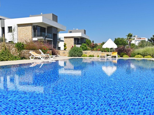 2+1 FLAT FOR RENT WITH GARDEN AND SHARED POOL IN BELLAVİEW SITE IN BELLAPAİS, KYRENIA