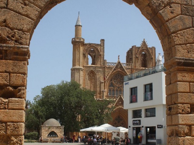 1+1 DAILY/WEEKLY RENTAL FLAT IN THE WALLED CITY OF FAMAGUSTA ** 