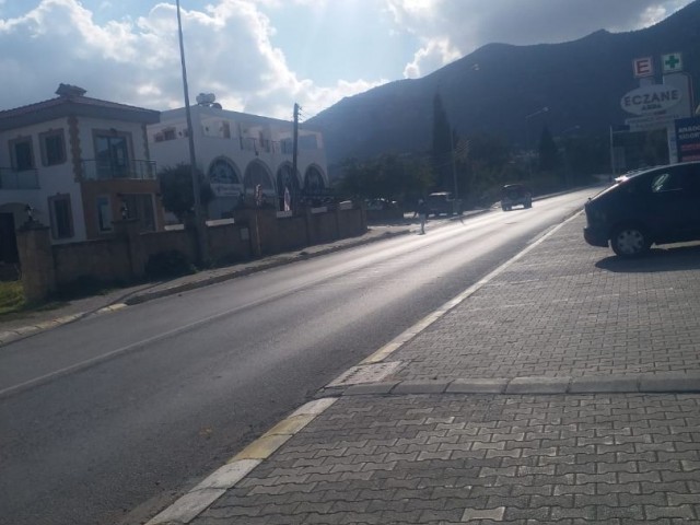 DIE PERLE VON KYRENIA BELLEPAIS. FABELHAFTE LAGE, HALBBAUVILLA MIT POOL MIT MEER- UND BERGBLICK.