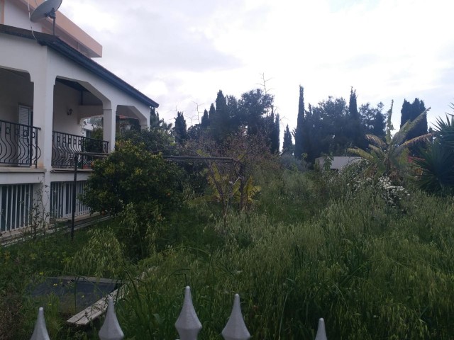 3+1 VILLA MIT GROSSEM GARTEN IN DER REGION ÇATALKOY IN KYRENIA