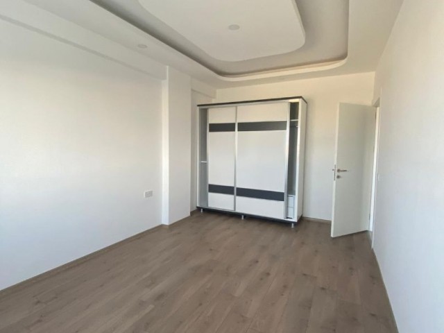 2+1 FLAT IN LONG BEACH 