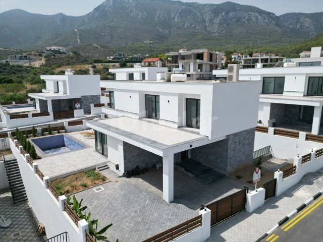 5_2 triplex villa with private pool ,sea and mountain view in Bellapaise